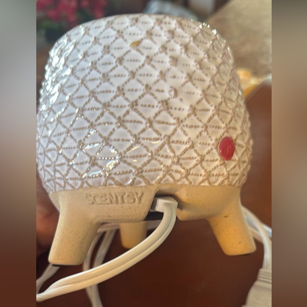 Scentsy Textured Ceramic Warmer - Picture 3 of 3